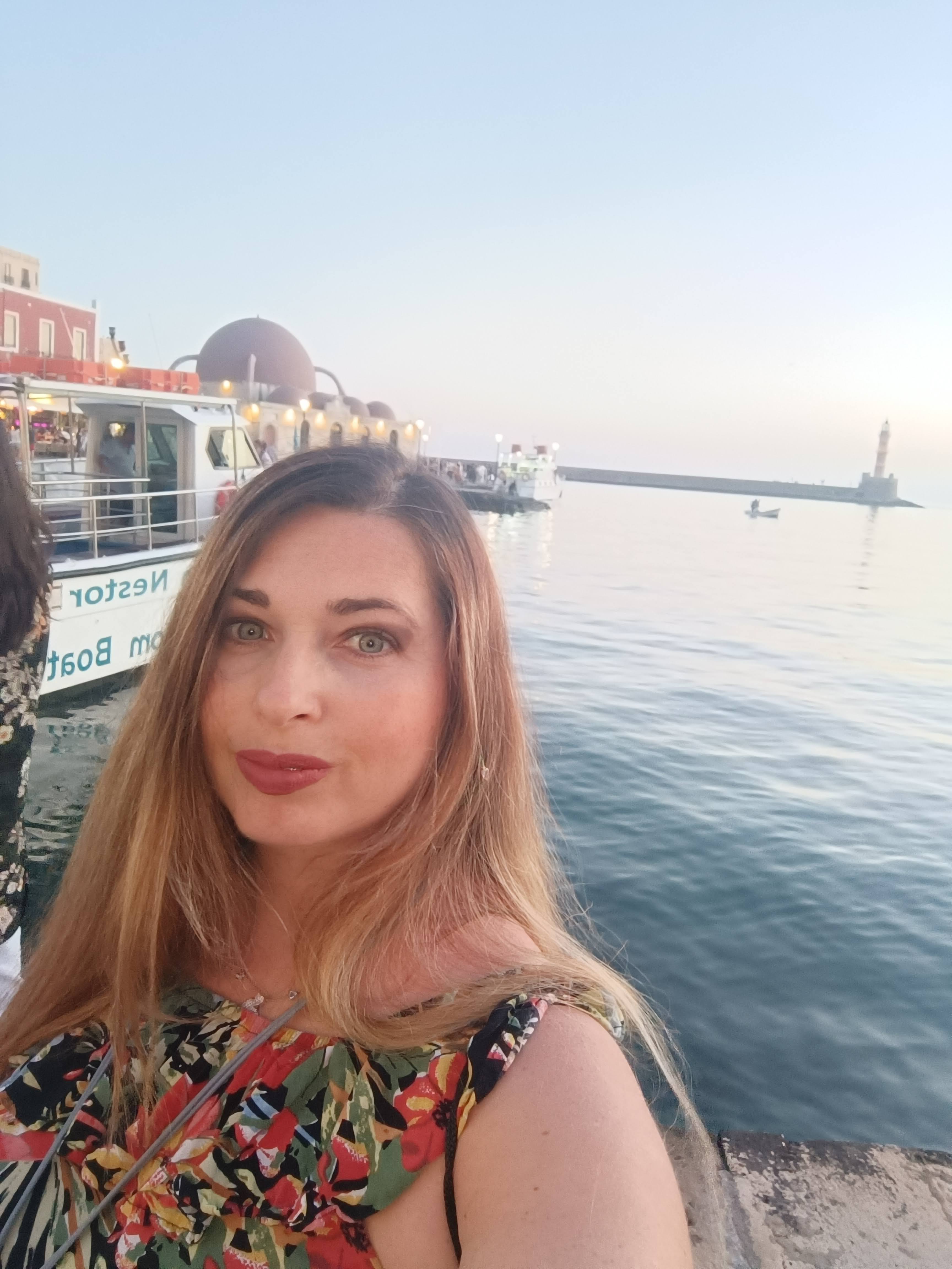 Serena al porto di Chania, Creta, al tramonto